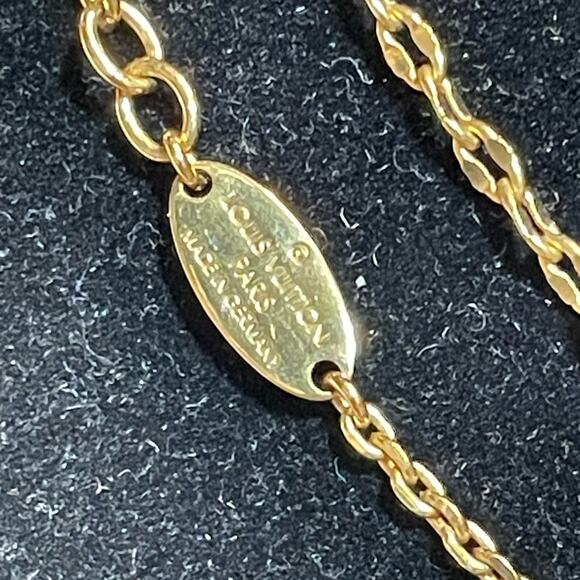 Louis Vuitton Double stranded Gold Tone Chain with Charms. Comes with a COA - Picture 9 of 9